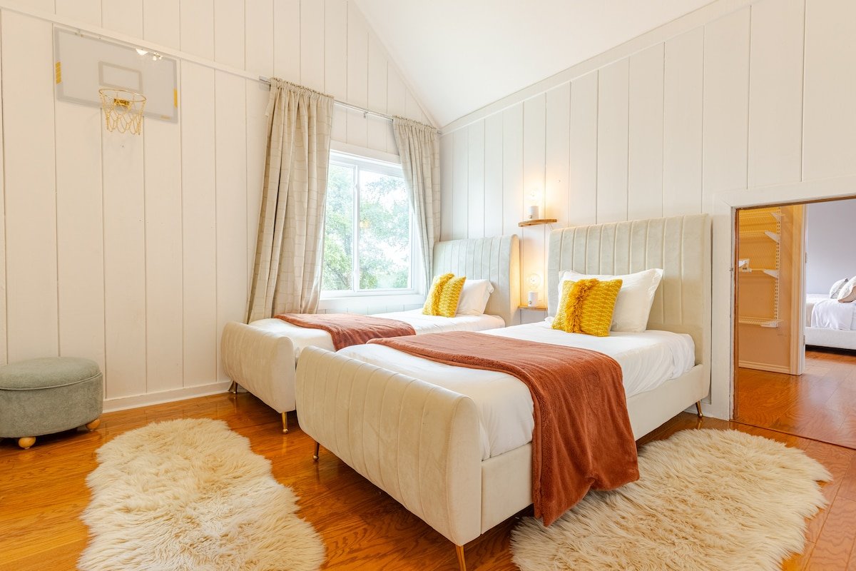 Incredible View w Heated Pool, Firepit, Game Room gallery image 5