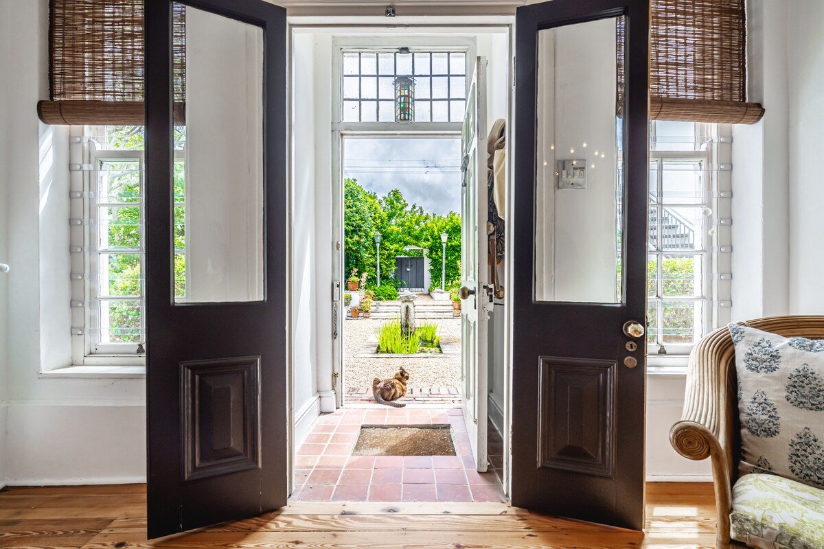 Beautiful heritage home in leafy Southern Suburbs gallery image 3