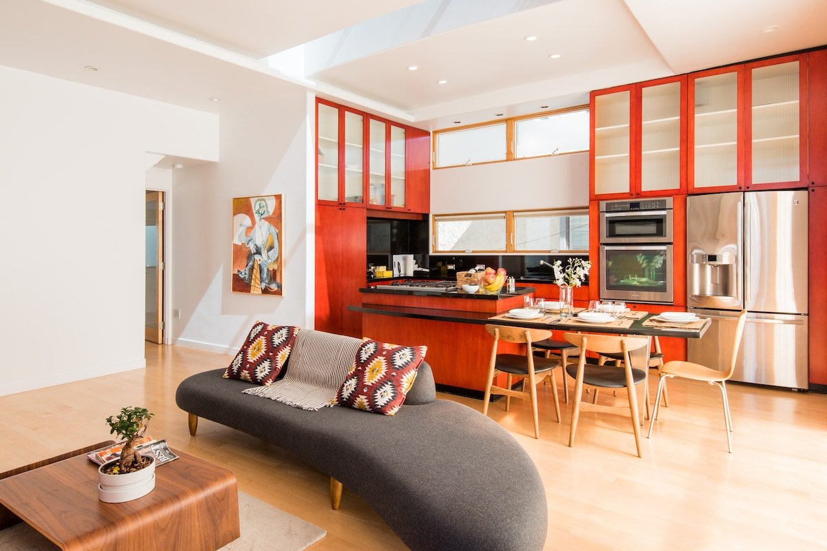 Dream Manhattan Beach House Steps from the Sand gallery image 4