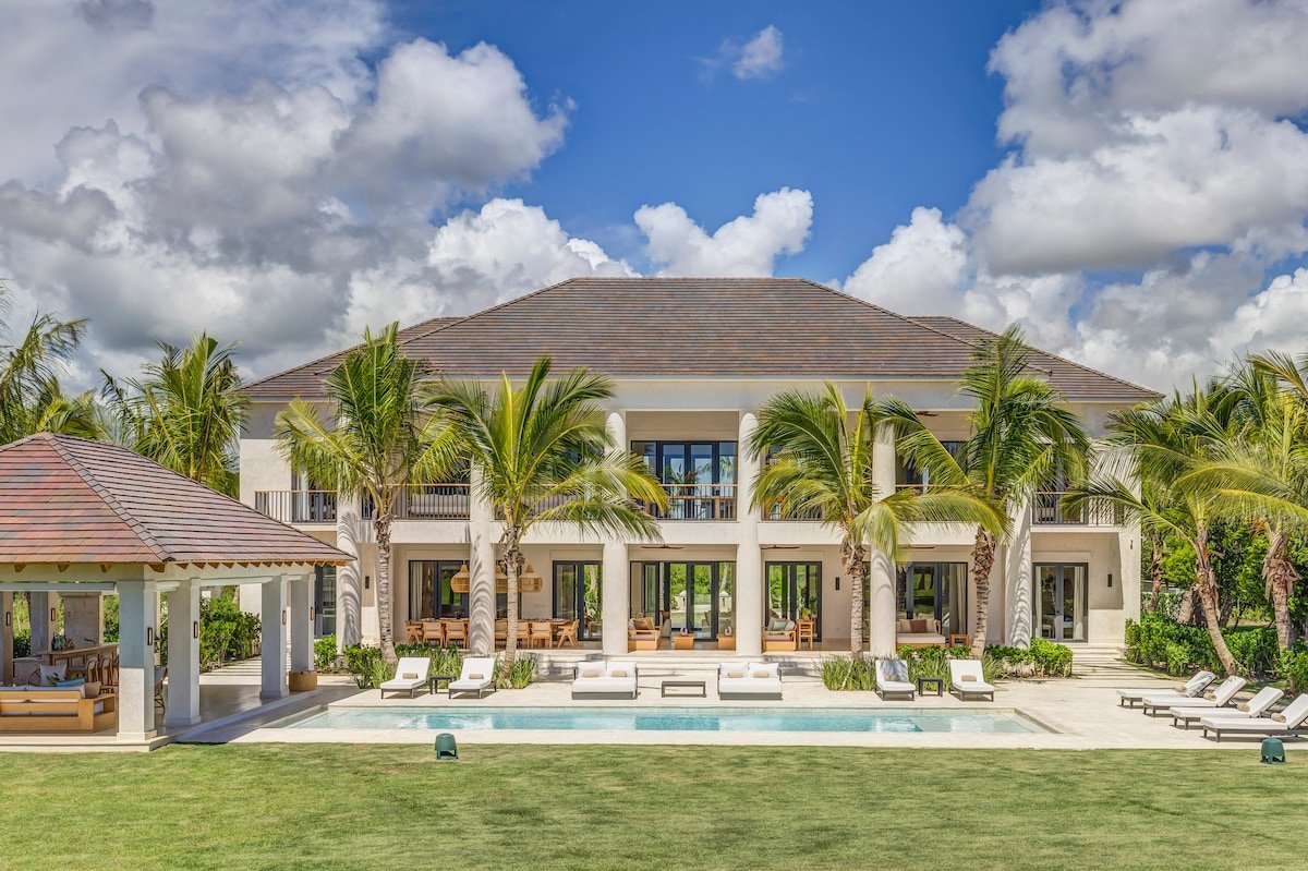 Corales 22: Luxe Golf Retreat