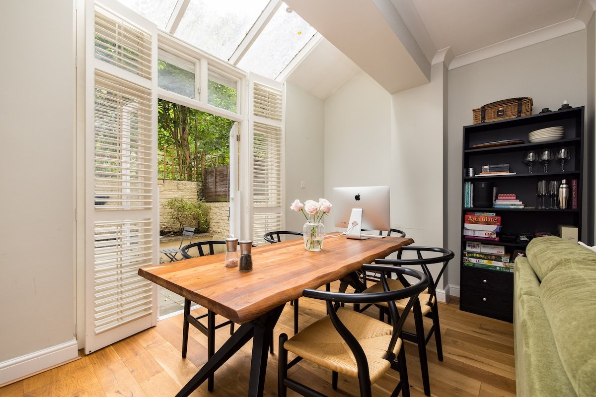 Homely 2-Bed Maisonette w Patio gallery image 5