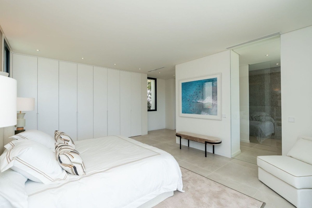 Modern villa, amazing views! gallery image 4