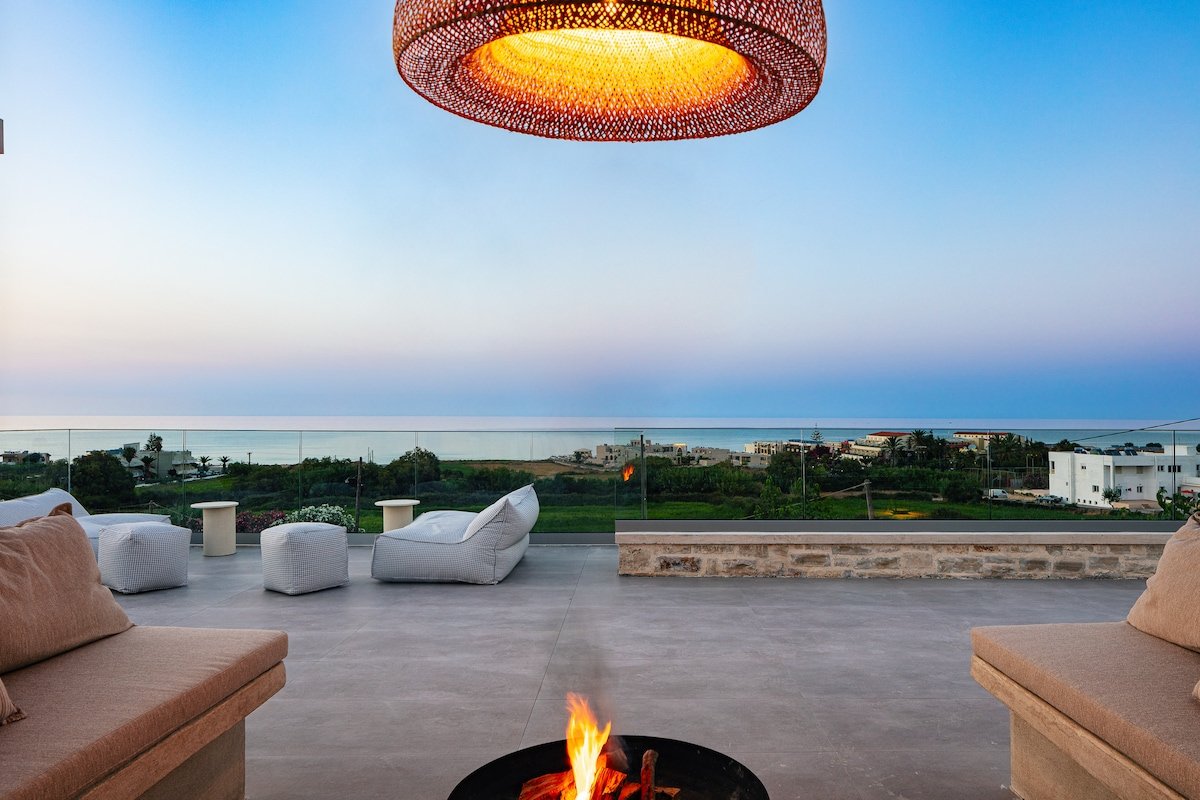 Sea view, Heated pool, Fire pit, 500m to the beach gallery image 4