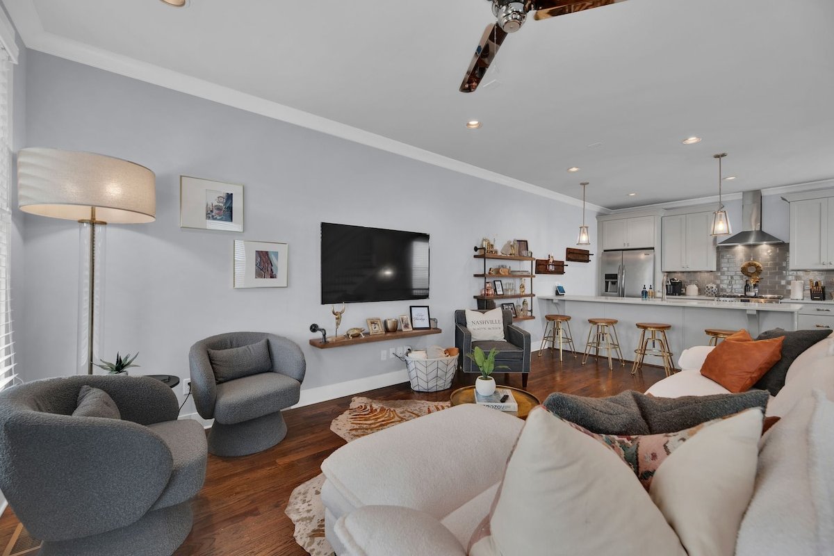 3Bed/3Bath mins from Downtown or 12 South! gallery image 3