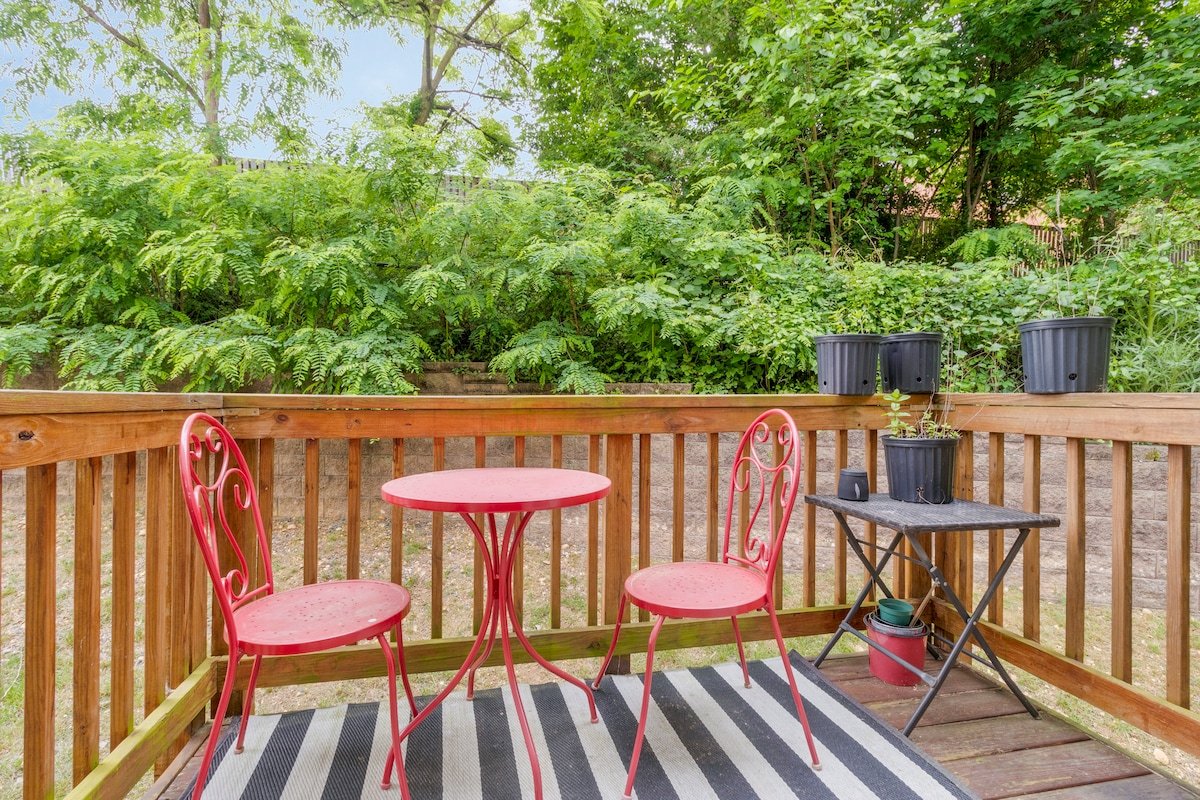 “Chic” DC Townhome w/ Parking gallery image 5