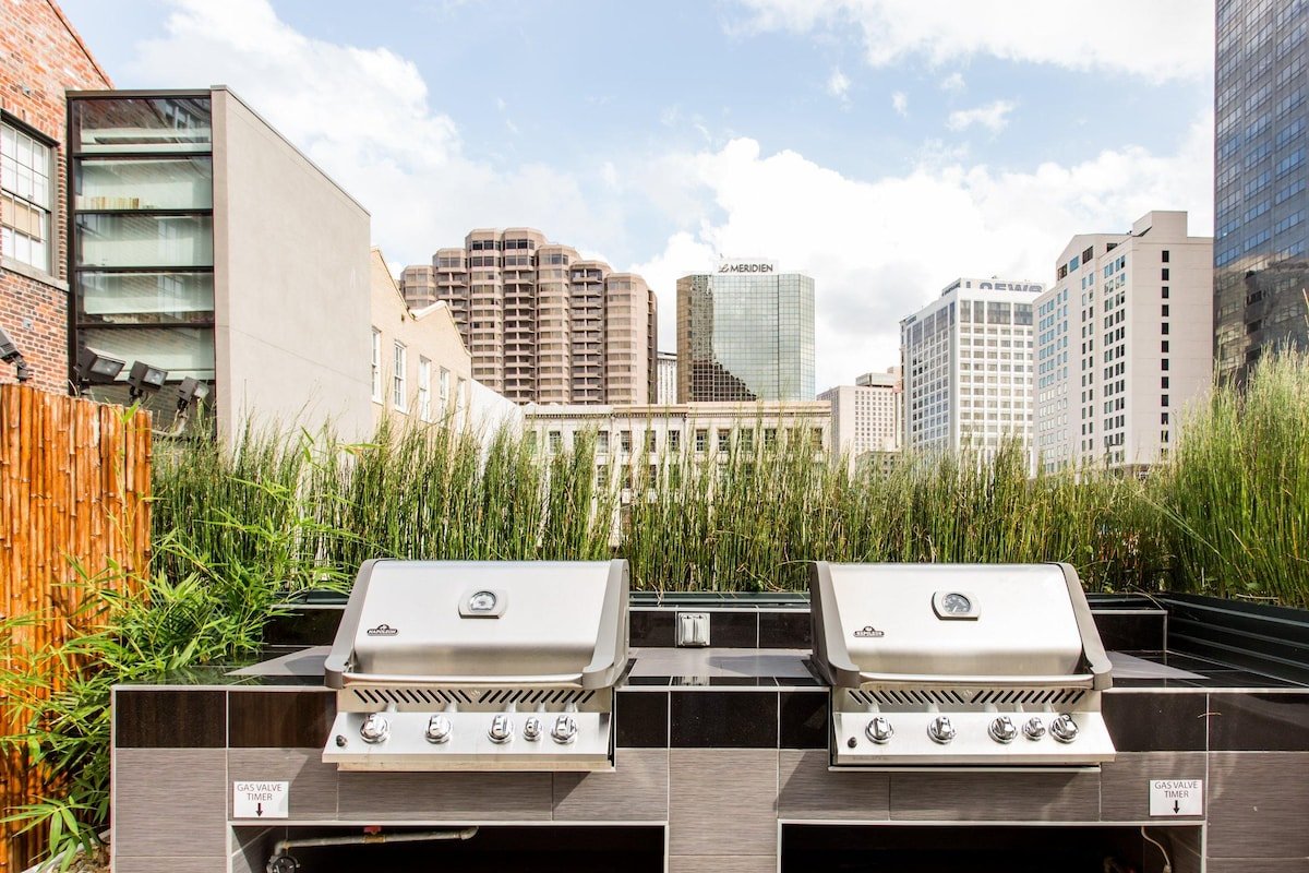 Poolside 4BR/4BA w Hot Tubs, Grill Near French Qtr gallery image 5