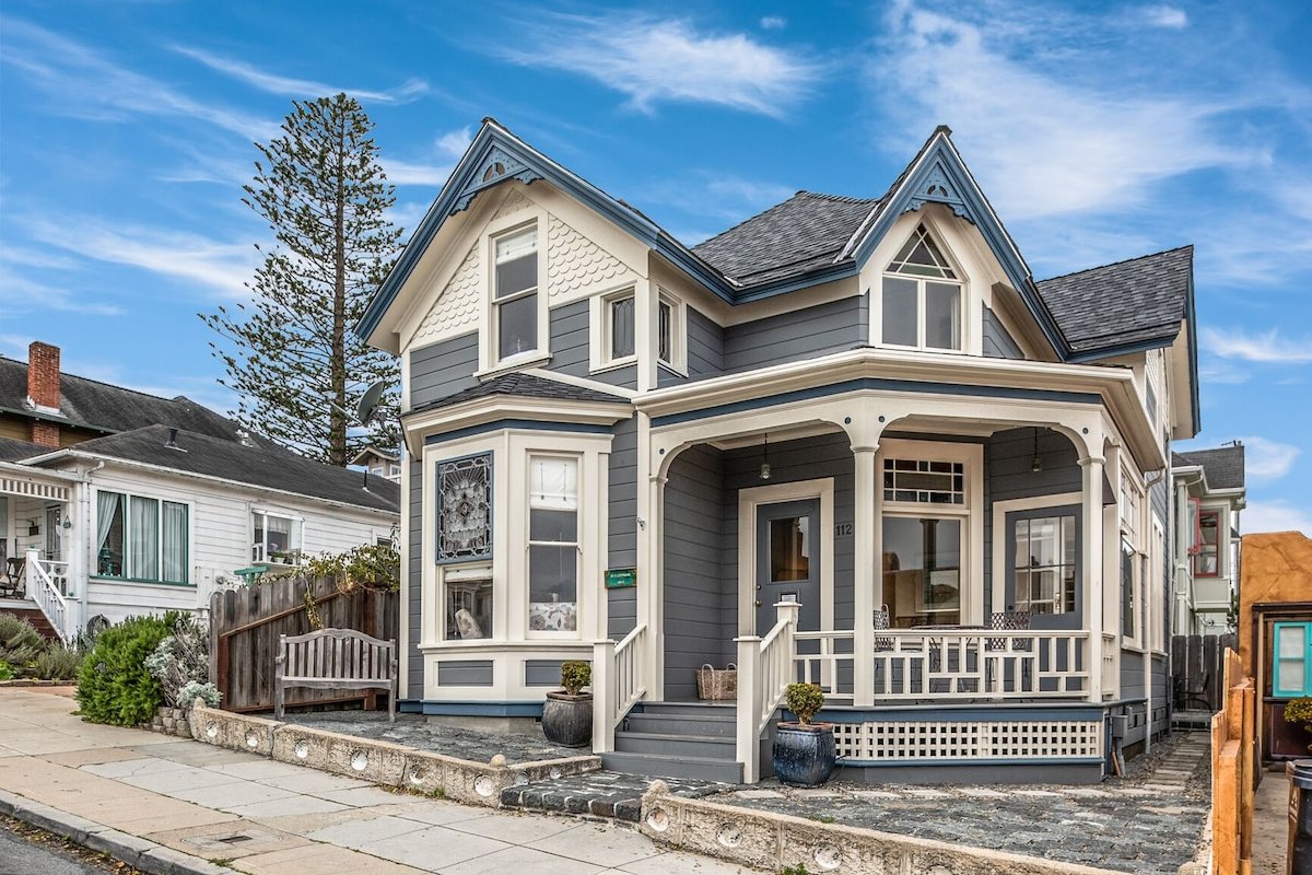 Charming Cottage Steps to Ocean! gallery image 2