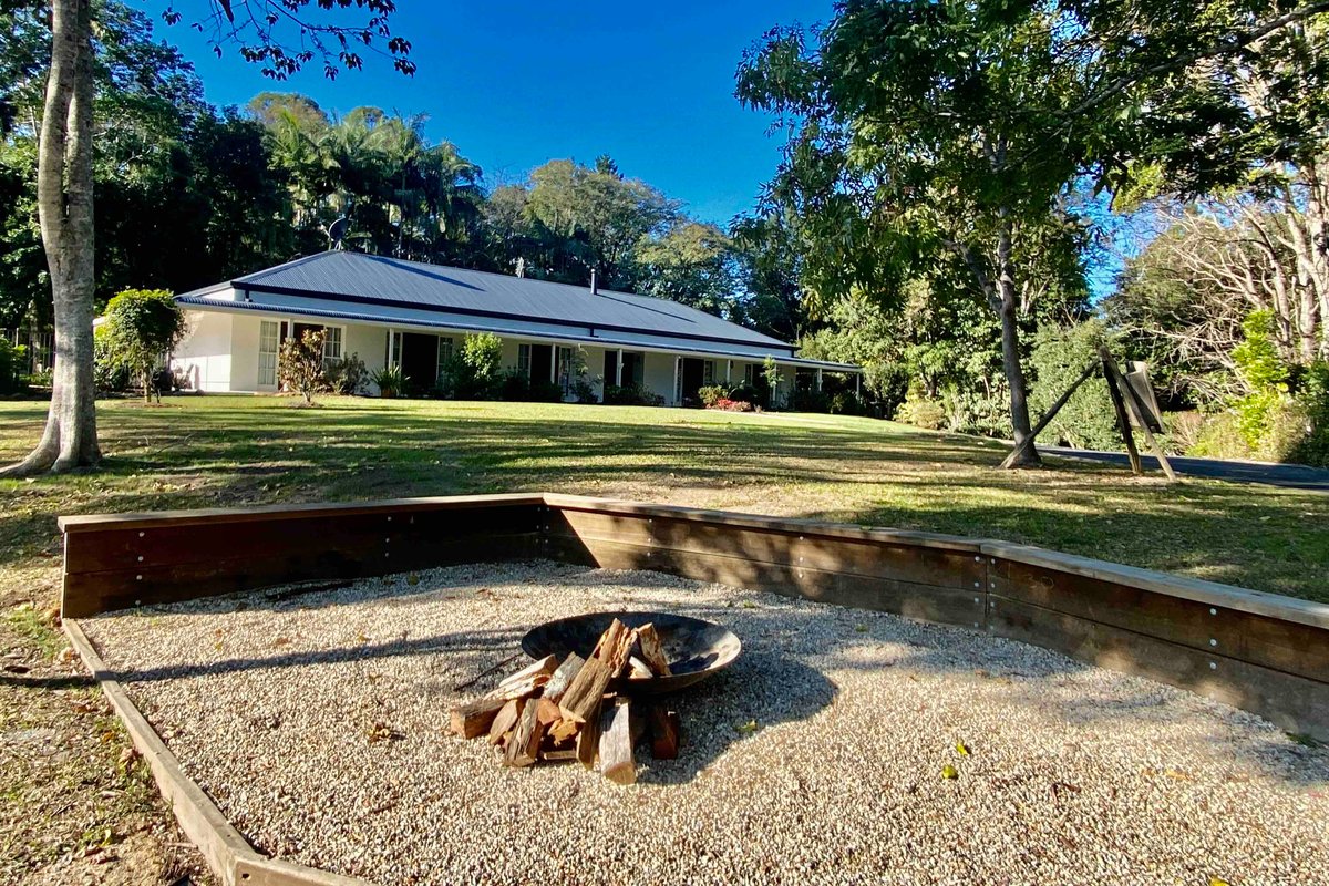 Country Getaway with Pool, Fire Pit and 5.5 acres