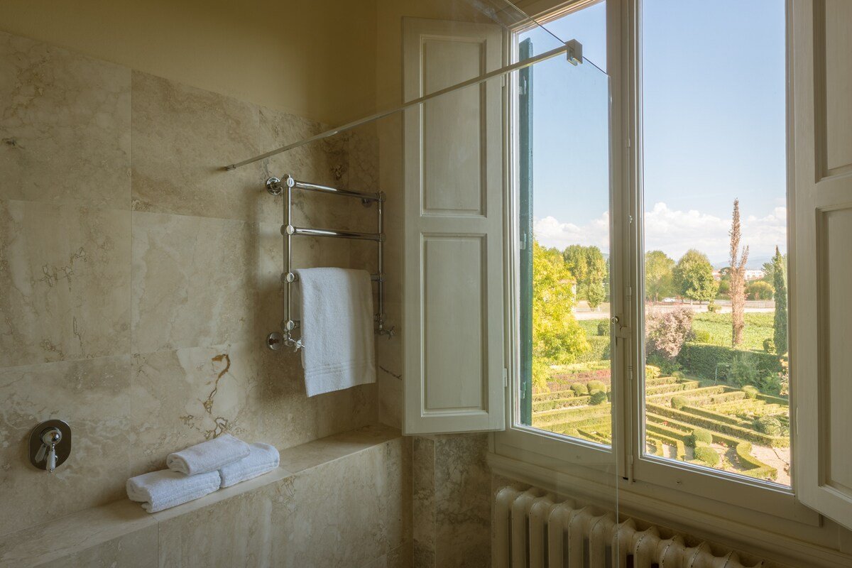 Unique, views on Maze Garden, shared pool, parking gallery image 3