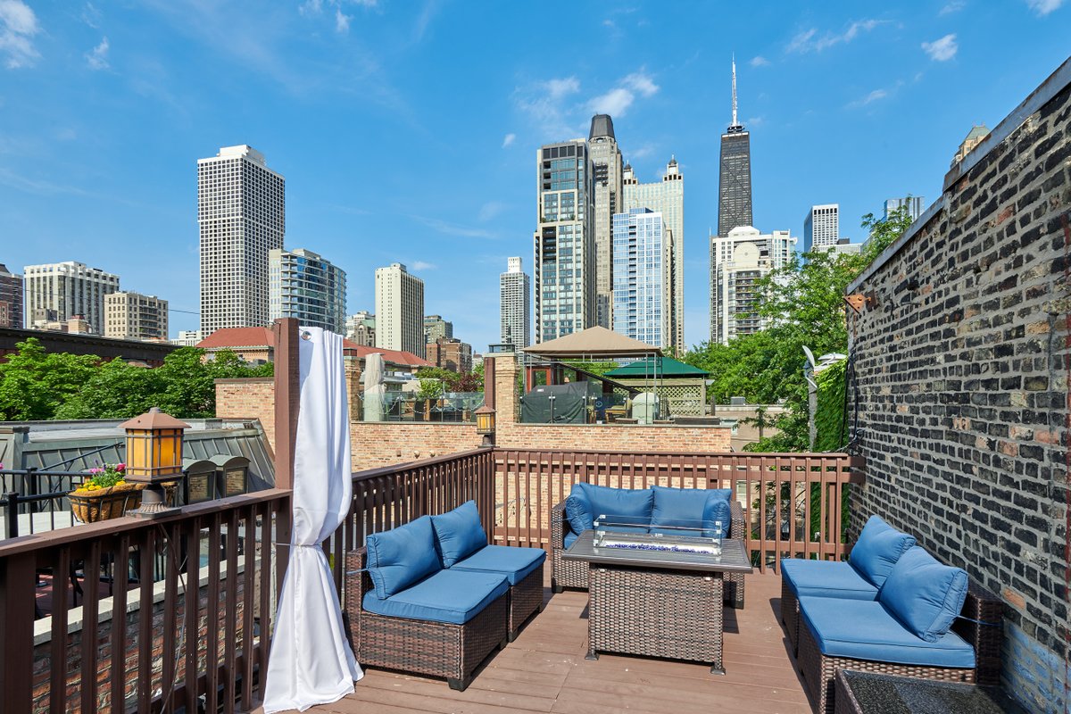 Private Downtown Retreat with Rooftop Oasis