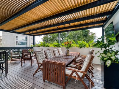 20 Guest Full Condo: 10BR/10BA w/private Rooftop.