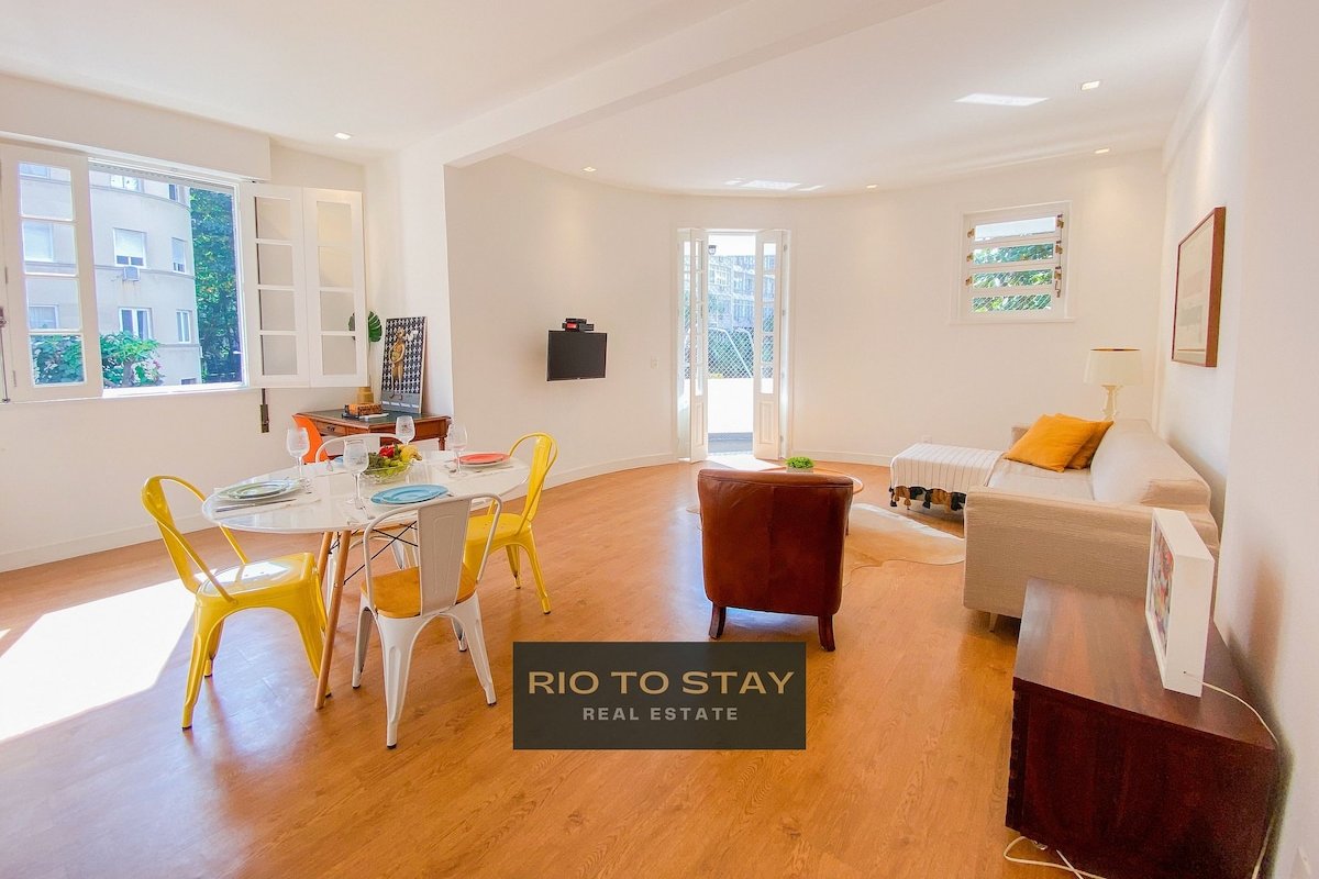 Renovated and modern next to Leblon’s beach! gallery image 2