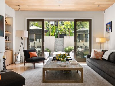 Modern Architectural Oasis in Menlo Park