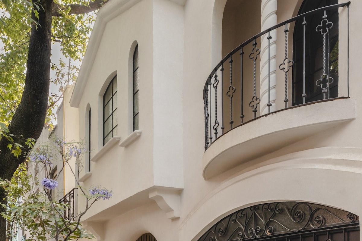 Condesa Luxury 3BR House w/Rooftop gallery image 5