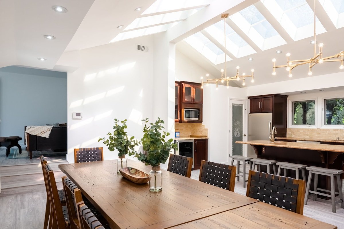 Brentwood 5BR/Heated Pool, Jacuzzi, Game Room gallery image 5