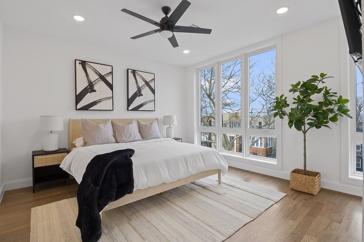 Huge 3BR 3.5BA Duplex w/Rooftop & NYC Views gallery image 3