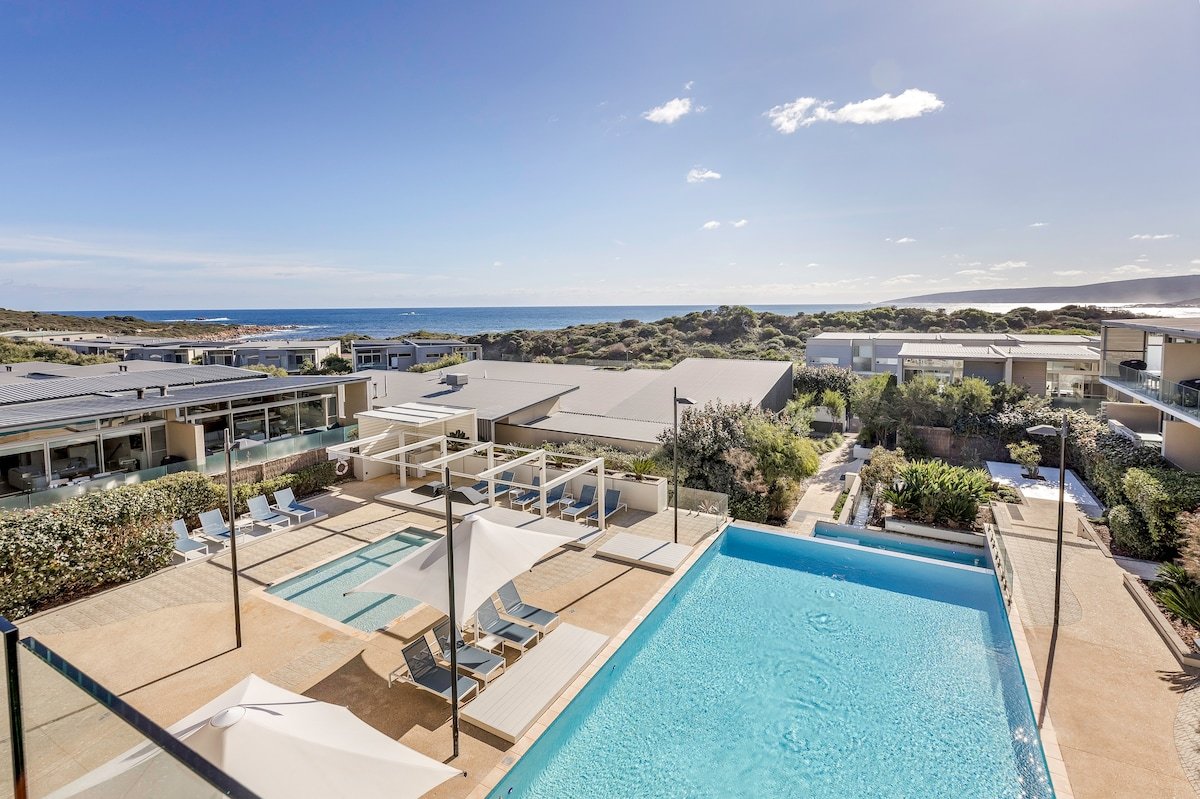 2 Bedroom Premium Beach House @ Smiths Beach Resort gallery image 2