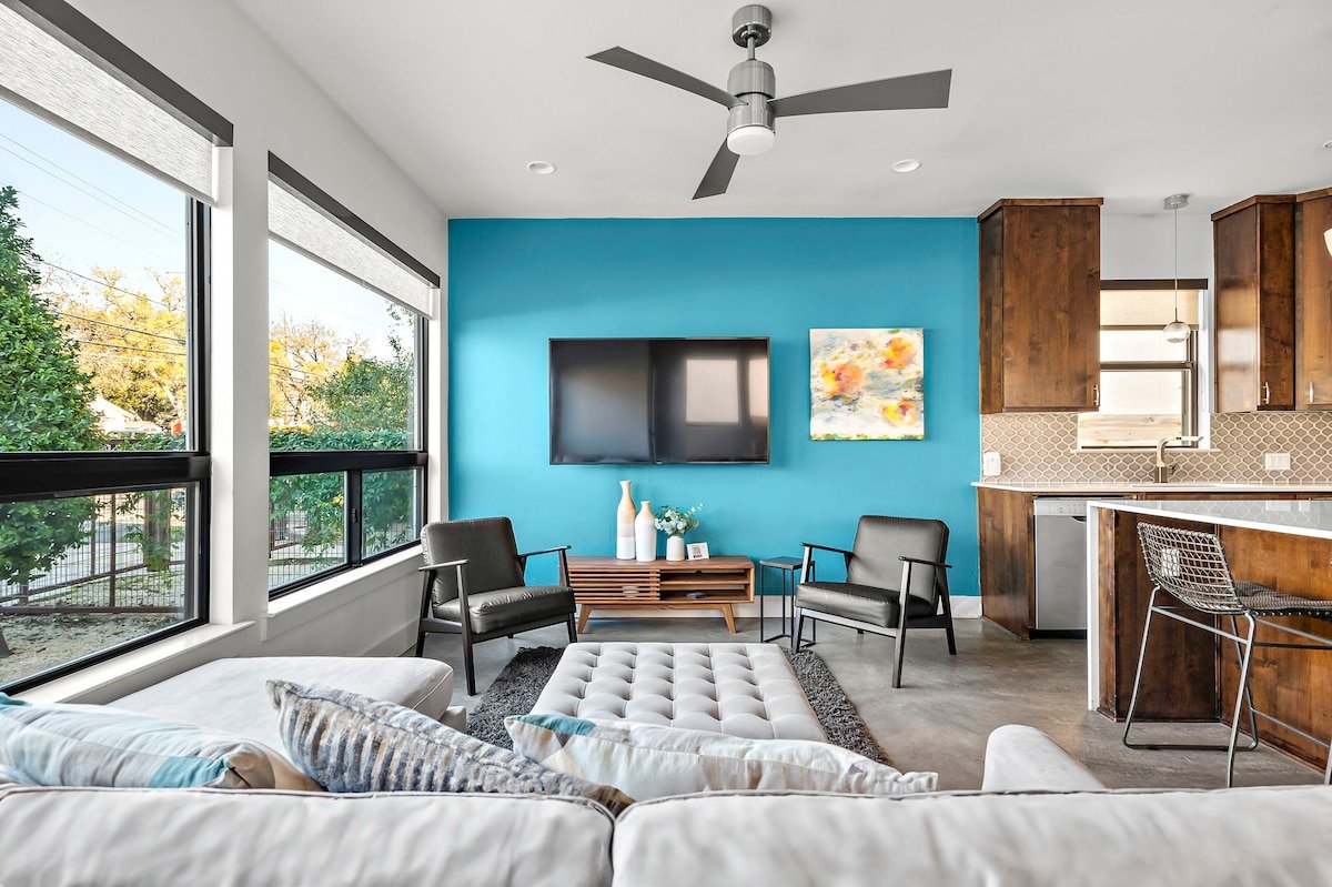 East Austin oasis: perfect bachelor gathering spot gallery image 2