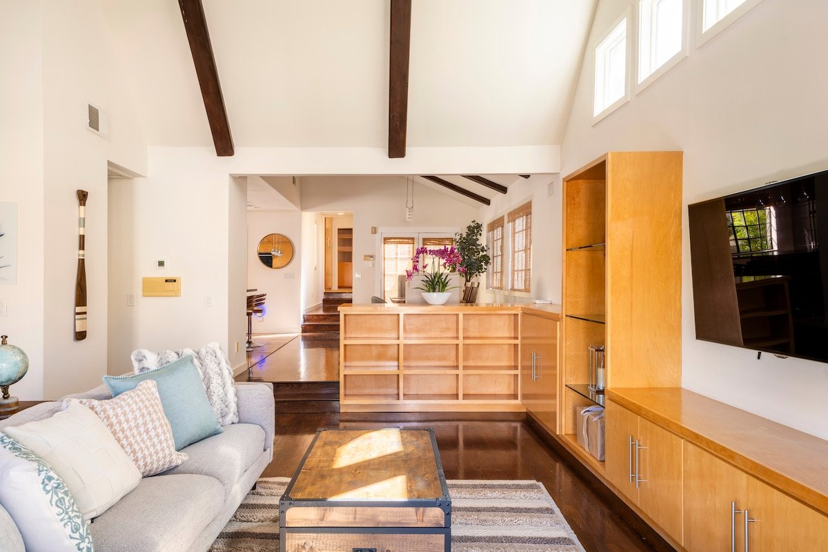 4B/4B Home: Ocean View, Sleeps 10, BBQ Grill gallery image 2