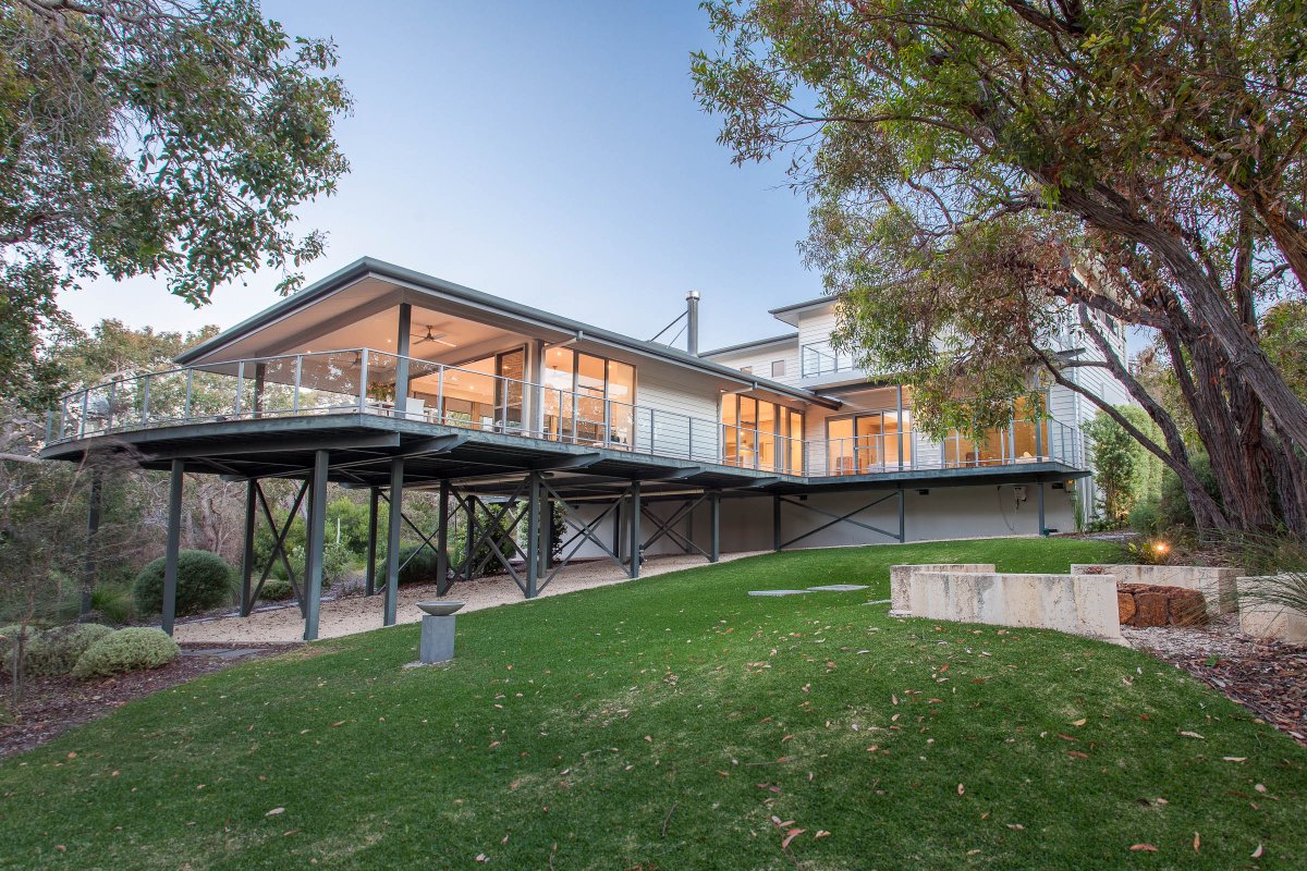 Deck House I Private Properties