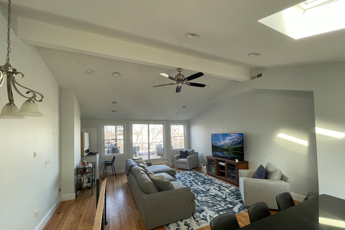 PH City Views, Spacious 2 Bed/2 Bath w/ 2 Decks gallery image 3