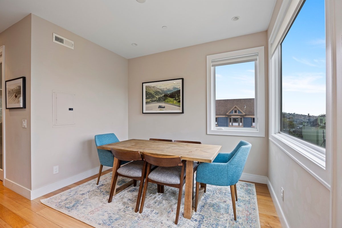 Modern Home with Scenic Views in Mission Dolores gallery image 5