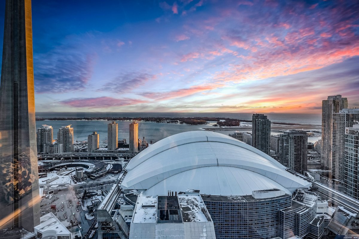 Modern Penthouse CN Tower+Lake Sunset View|Sleeps8 gallery image 5