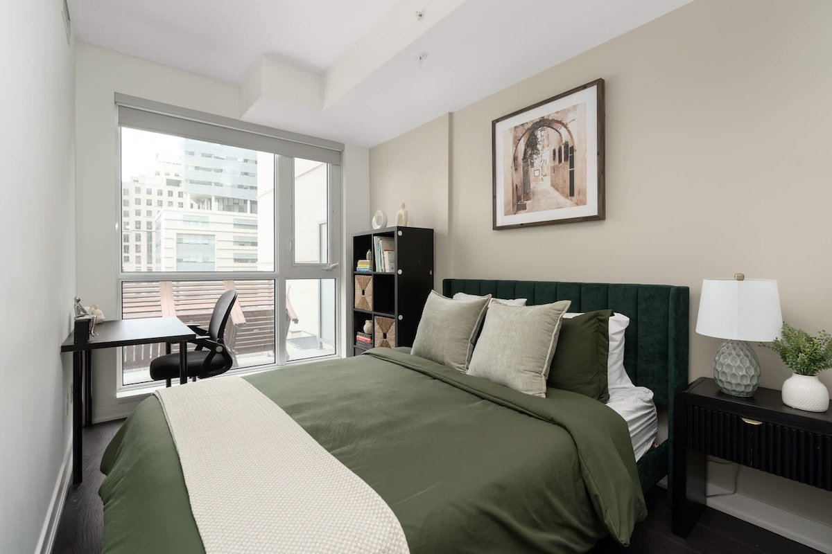 2BR 2BA Suite with Sofa Bed by Financial District gallery image 4