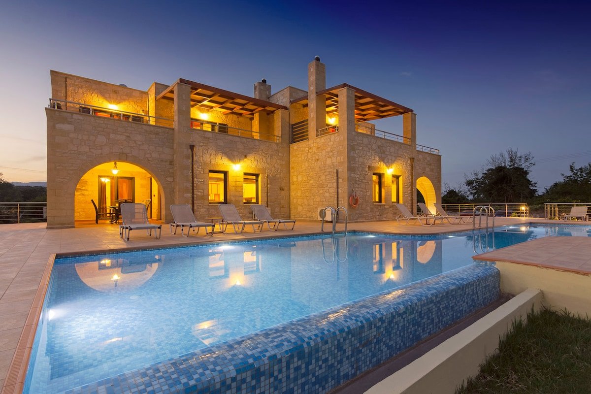 Traditional Stone Villa, 6 BD, 6 BA, private pool gallery image 2
