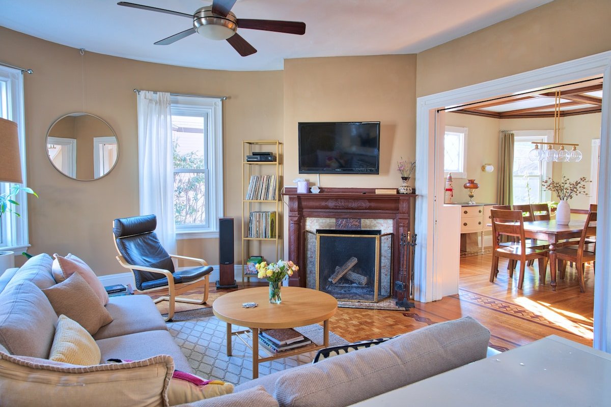 Gorgeous Victorian House in JP gallery image 2