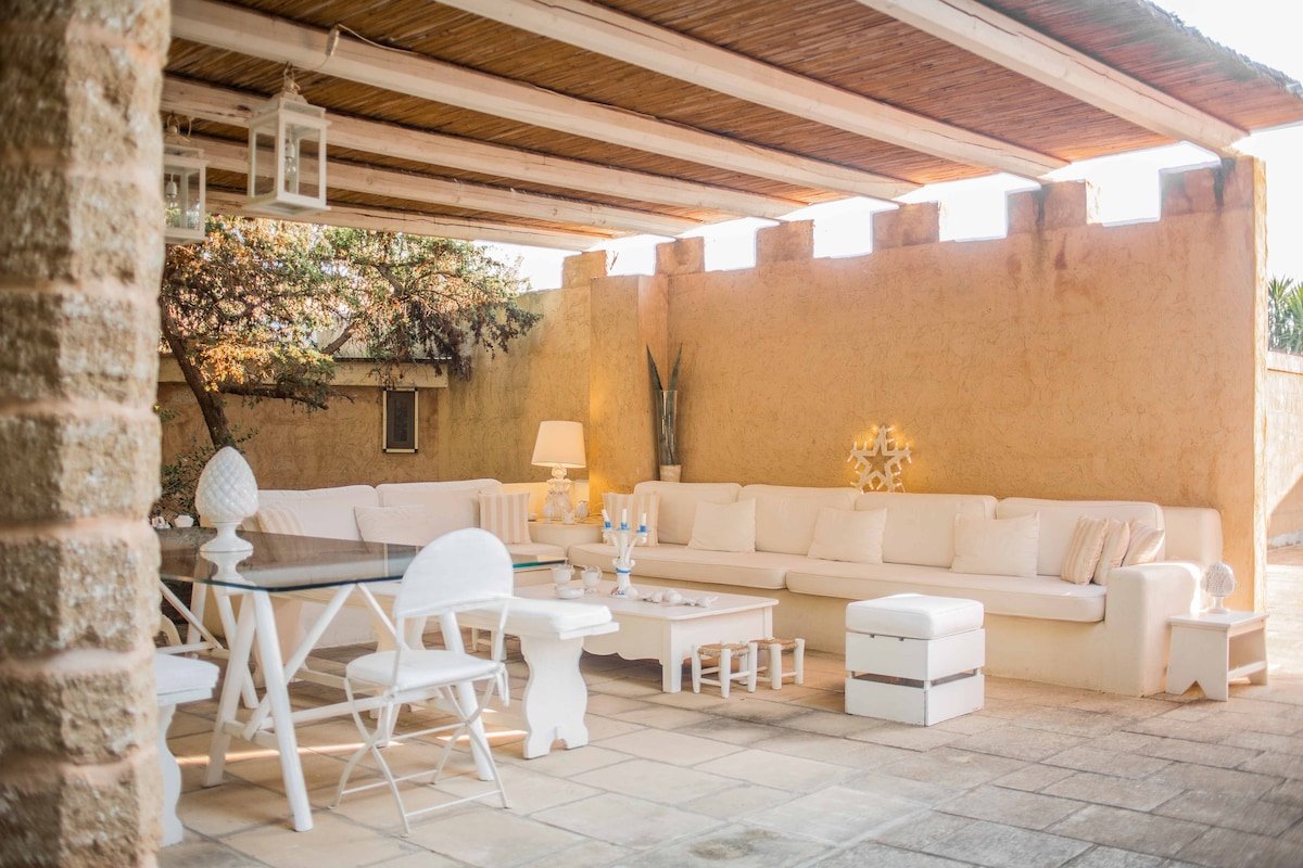 Beachfront Villa & Villa piccola immerse nel verde gallery image 2