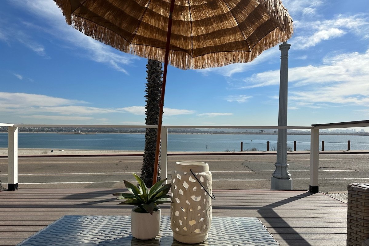 Waterfront Home in Pacific Beach gallery image 3