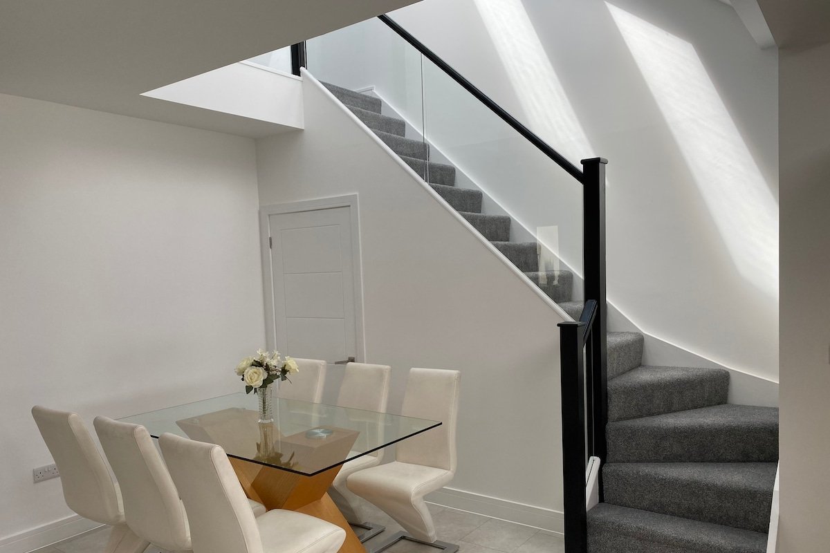 Perfect 4 bedroom 2 bathroom Home gallery image 5