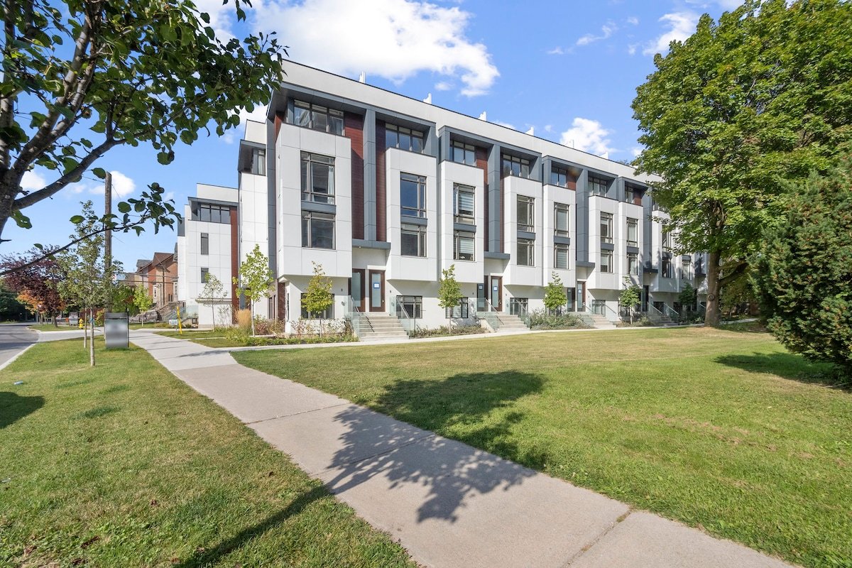 Incomparable Luxury Townhouse in Toronto(Yonge) gallery image 2