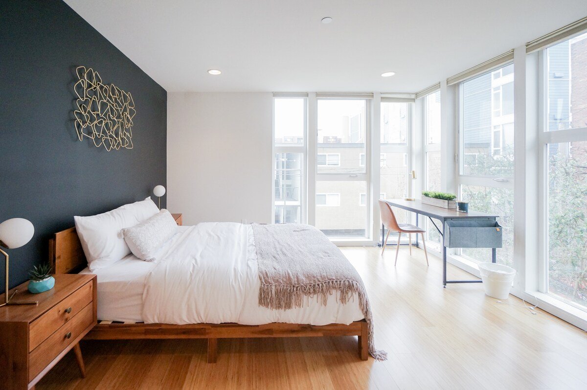 Spacious 3BR Capitol Hill Loft | Walk to Downtown gallery image 3