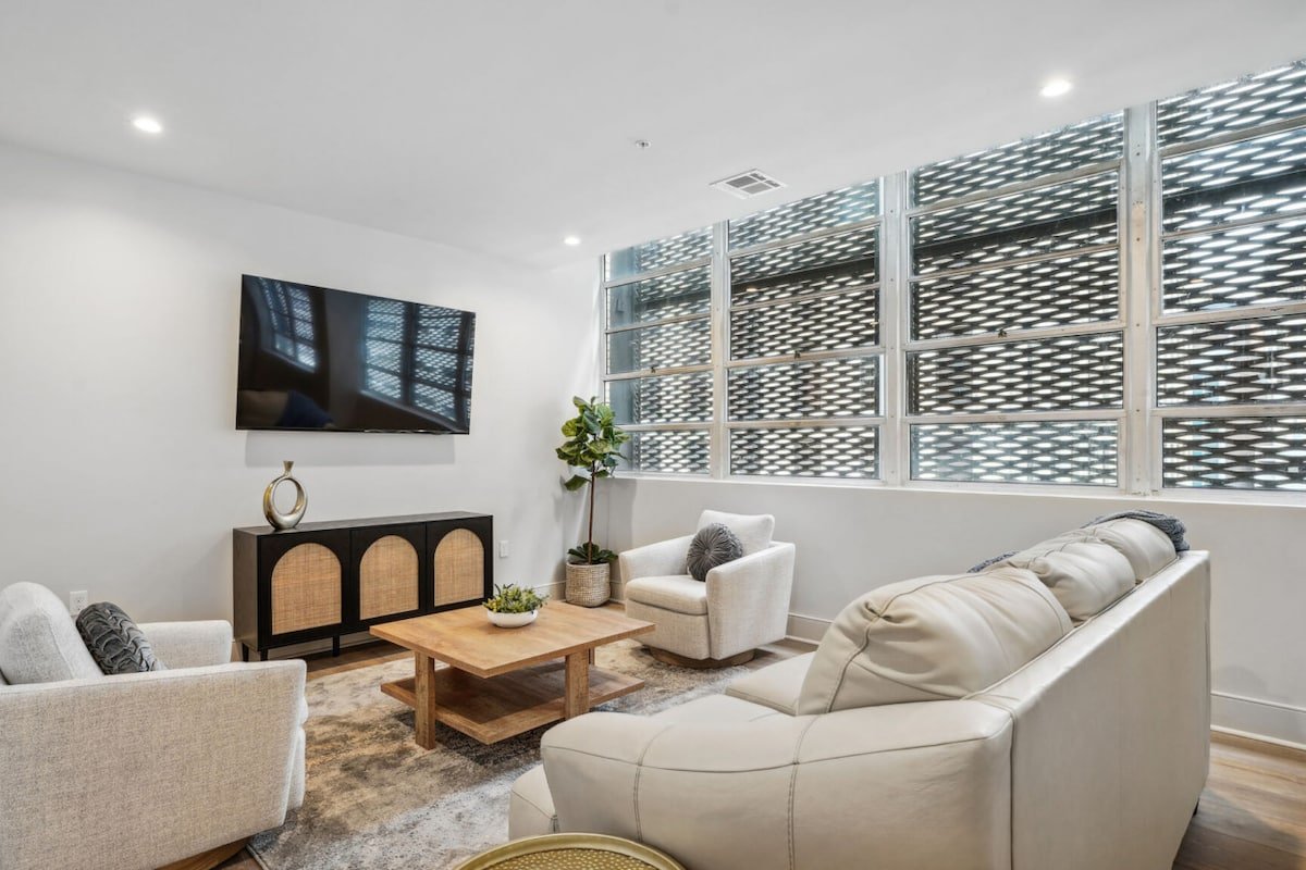 Upscale 5BD near the Superdome! Hot Tub + Pool Acc gallery image 3