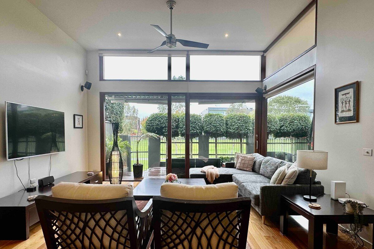 Melbourne, Luxury Family Home, Maribyrnong River gallery image 3