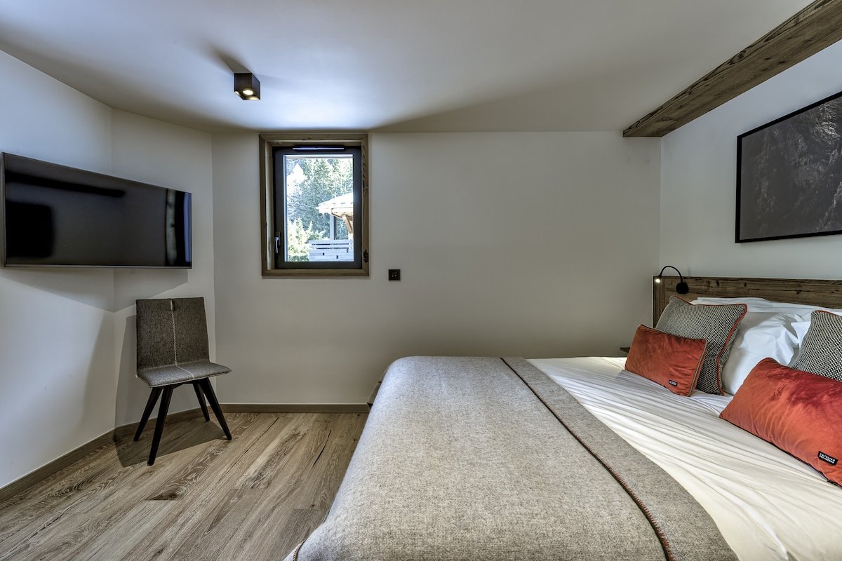 Peaceful hamlet + daily pastry delivery & cleaning gallery image 4