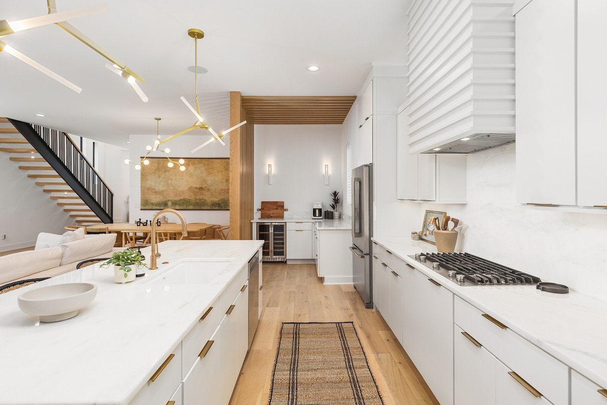 Modern Beauty in Green Hills w/ 2 Patios, Garage gallery image 4