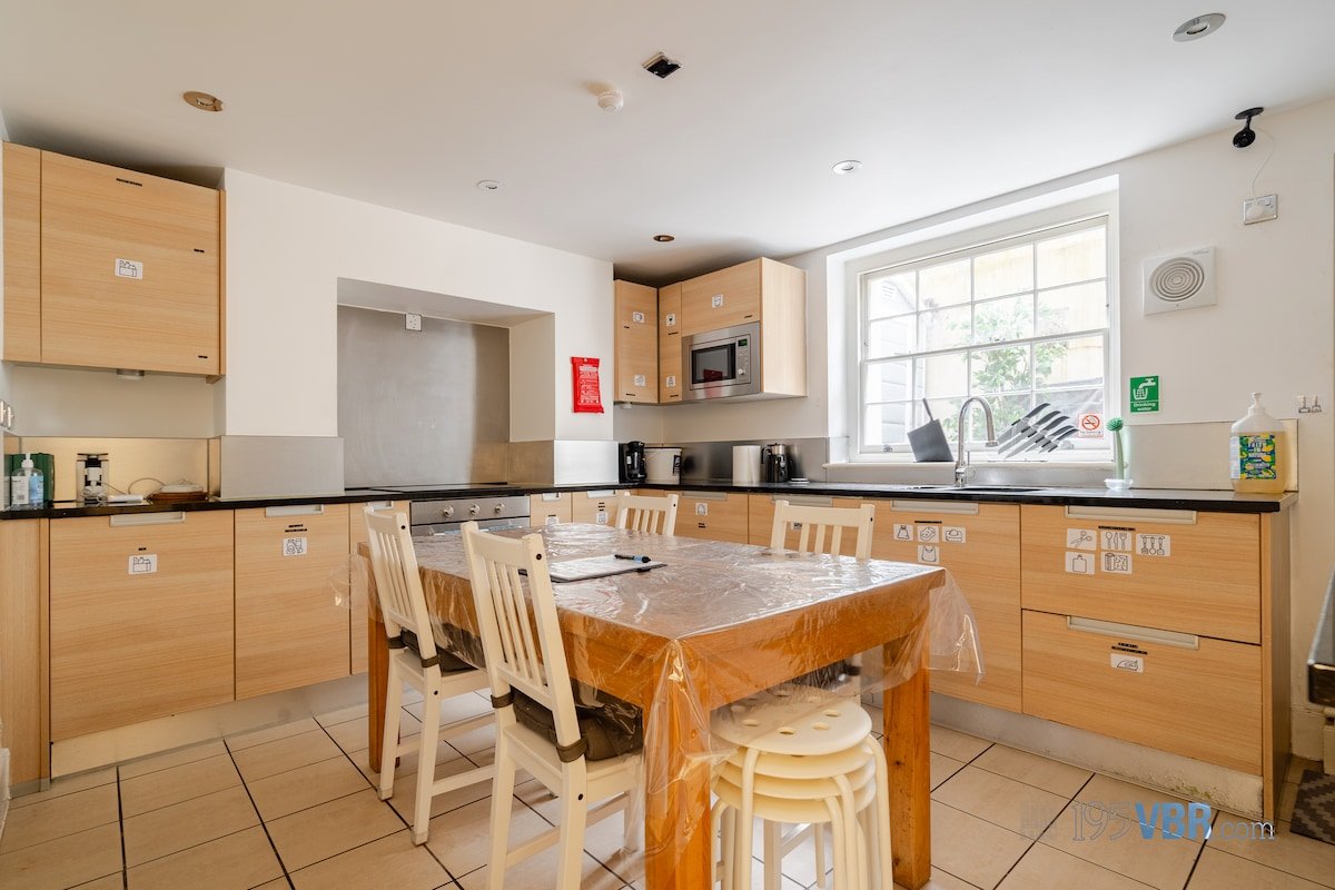 The Tachbrook: 6-Bed Historic Townhouse | Victoria gallery image 3