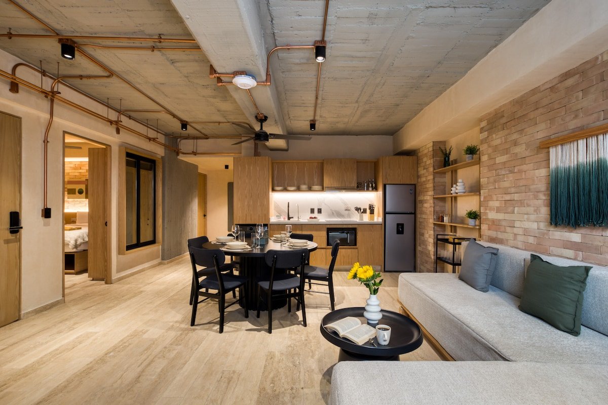 Caliza Roma | Tree-Top Deluxe Residence w/SPA gallery image 3