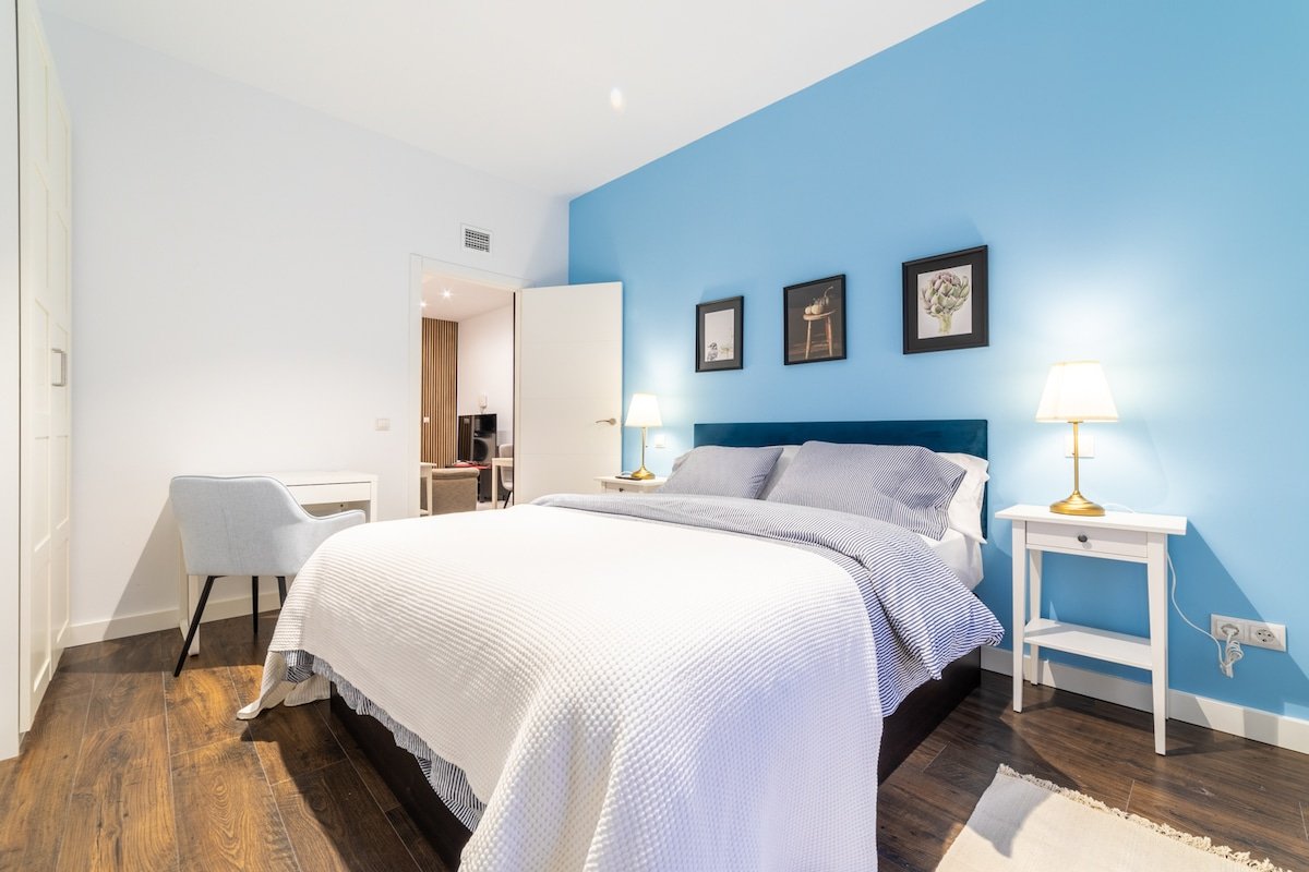 Historic Center 3 bedroom apartment-1 min to metro gallery image 4