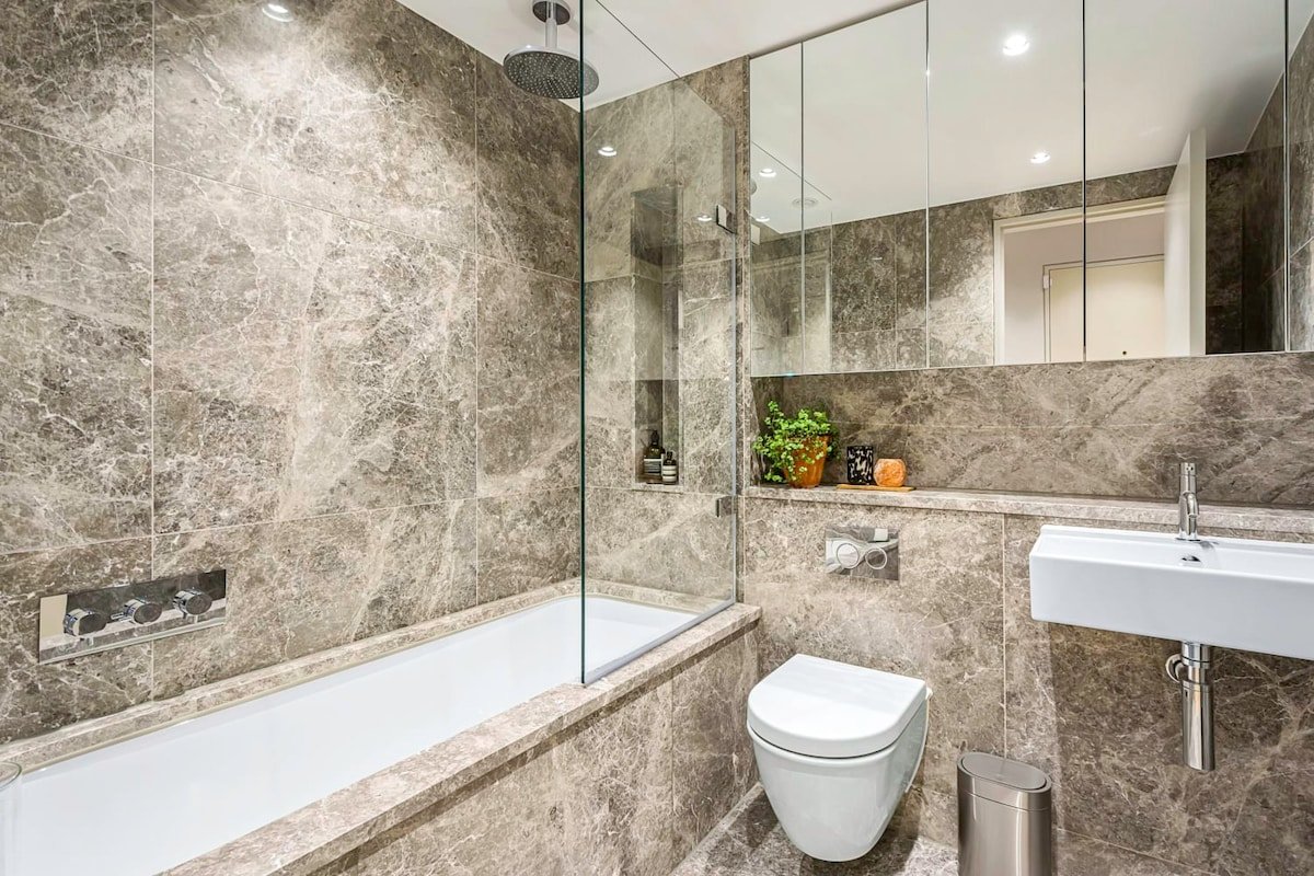 Prestigious Bloomsbury Balcony Apartment gallery image 5