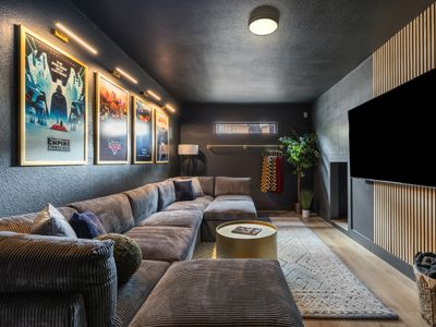 Zilker Loft | Theater | Game Room | Sleeps 14!