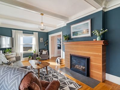 Monthly Rental – The Hollywood House