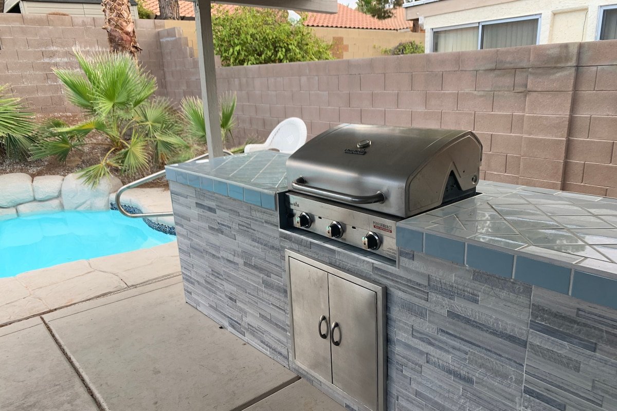 POOL/SPA OASIS – 6 miles from strip gallery image 4