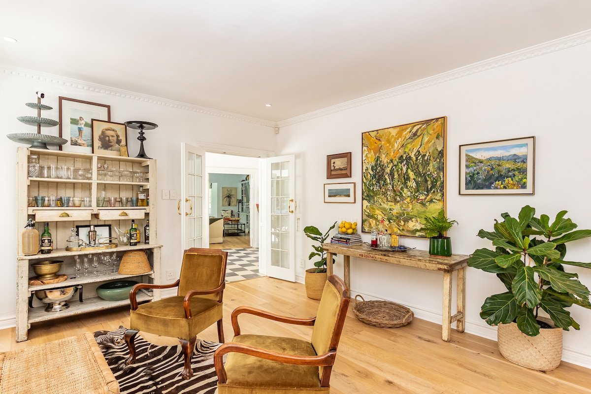 Quaint 4 bedroom home, in the heart of Constantia. gallery image 5