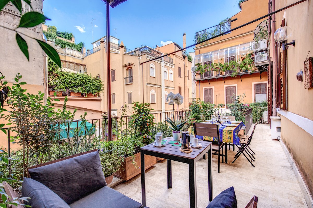 Deluxe Three-Bedroom Apartment 180m+ 30mqs terrace