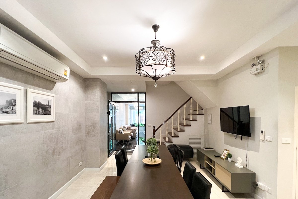 Neveu:The 3-Studio bedrooms Apt@MRT Sutthisan gallery image 4