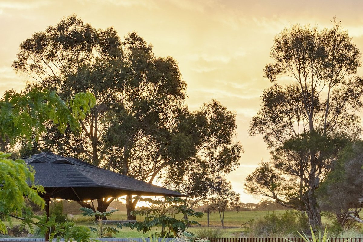 Pt Leo Beach Farm House – Pool/Sauna-walk to beach gallery image 2